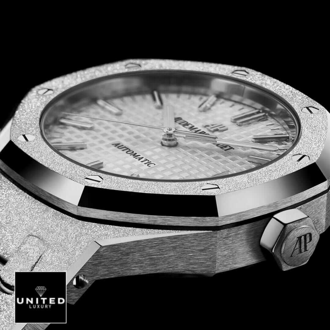 Audemars Piguet Royal Oak Automatıc Inspired crown / push button