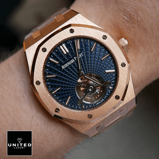 Audemars Piguet Royal Oak 26522OR.OO_.1220OR.01 Inspired blue dial on the wrist