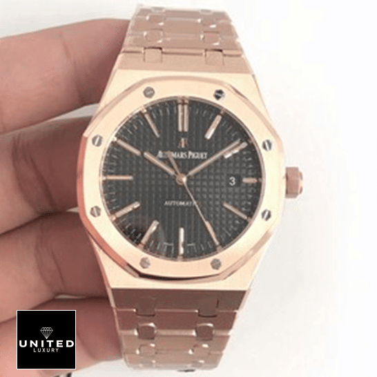 Audemars Piguet Royal Oak Black Dial 15400OR.OO_.1220OR.01 Inspired on the hand