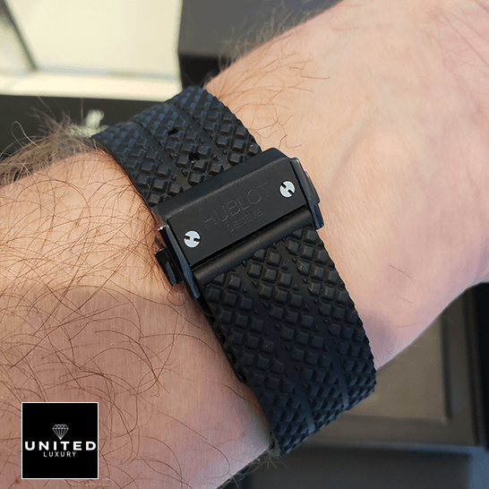 Hublot Black Magic 301.CX.130.RX Inspired 6 Hublot Big Bang 301.cx_.130.rx Black Rubber Bracelet Inspired on the wrist
