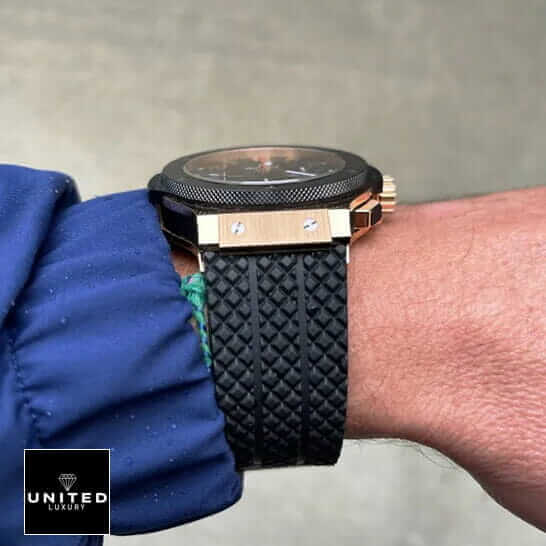 Hublot Big Bang Steel Rose 301.PB.131.RX Inspired 5 Hublot Big Bang Black Rubber Bracelet Inspired on the man wrist side view