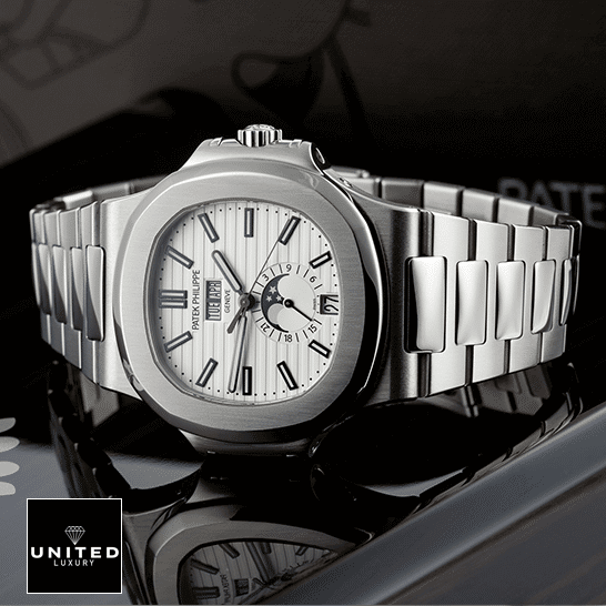 Patek Philippe Nautilus 5726 Steel Case Inspired on the box