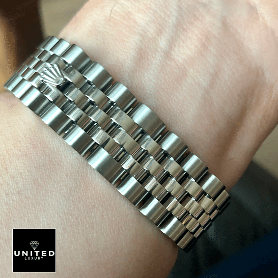 Rolex Lady-Datejust 279160-0013 Jubilee Bracelet Inspired on his arm