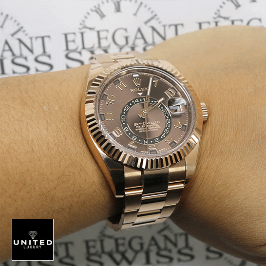 Rolex Sky-Dweller Chocolate Dial Rose Gold 326935-0003 Oyster Inspired on his arm